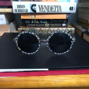 Sunglasses with floral pattern